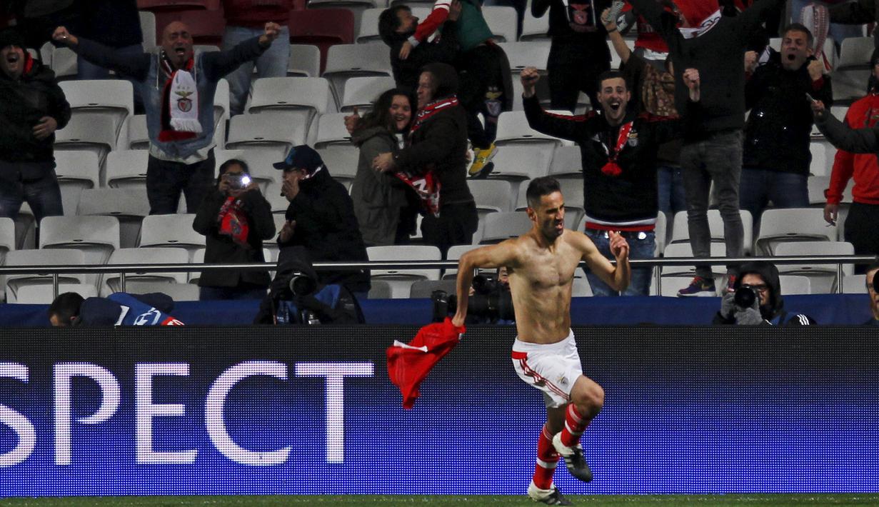 Pemain Benfica, Jonas, merayakan gol yang dicetaknya ke gawang Zenit St. Petersburg dalam Babak 16 Besar Liga Champions di Stadion Luz, Lisabon, Portugal, (16/2/2016). (Reuters/Hugo Correia)