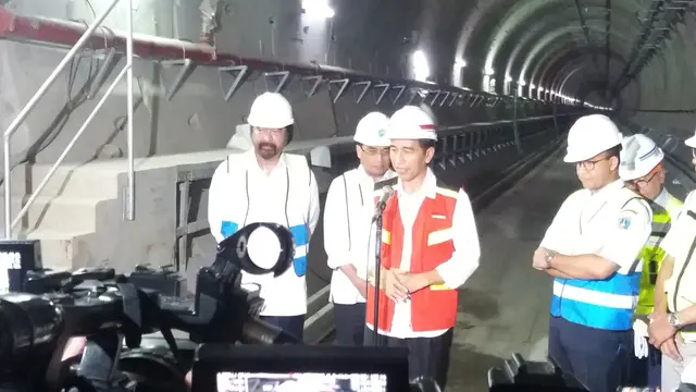 Presiden Jokowi meninjau proyek MRT