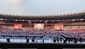 Bertempat di Gelora Bung Karno pada Sabtu 5 Agustus 2023 diselenggarakan pagelaran kesenian angklung untuk pemecahan rekor dunia sebagai pertunjukan angklung terbesar di dunia yang pernah dicatat Guinness World Records. (Dok Kemenko Perekonomian)