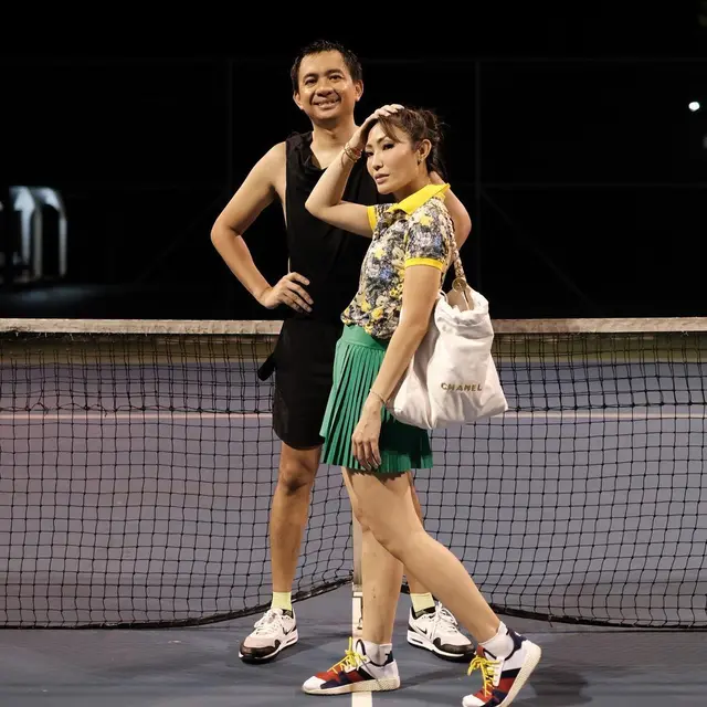 Tampilan Mewah Ayu Dewi Main Tenis Bareng Regi Datau, Tenteng Tas Rp80 Juta