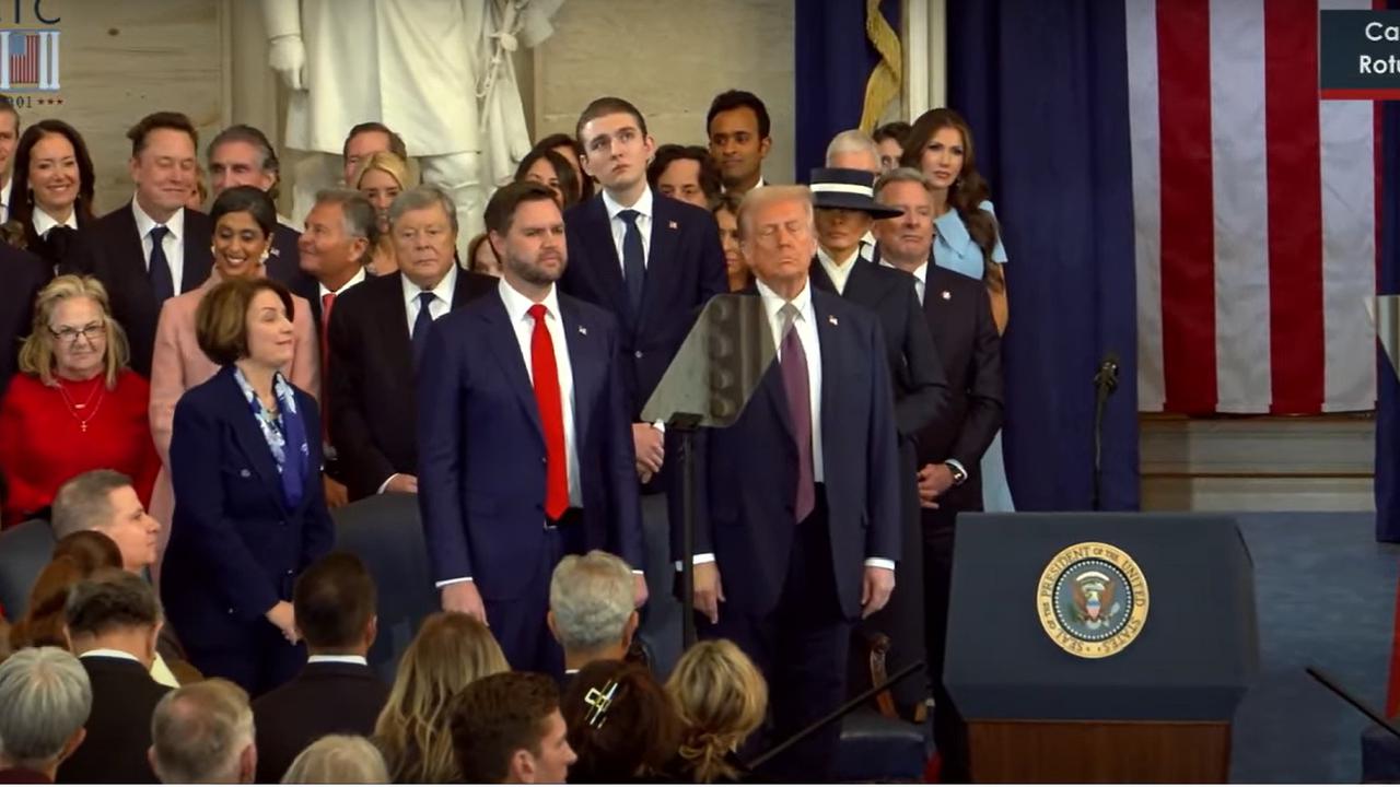 Donald Trump dan JD Vance resmi dilantik sebagai presiden dan wakil presiden Amerika Serikat (AS) pada Senin (20/1/2025) waktu setempat. (Tangkapan layar)