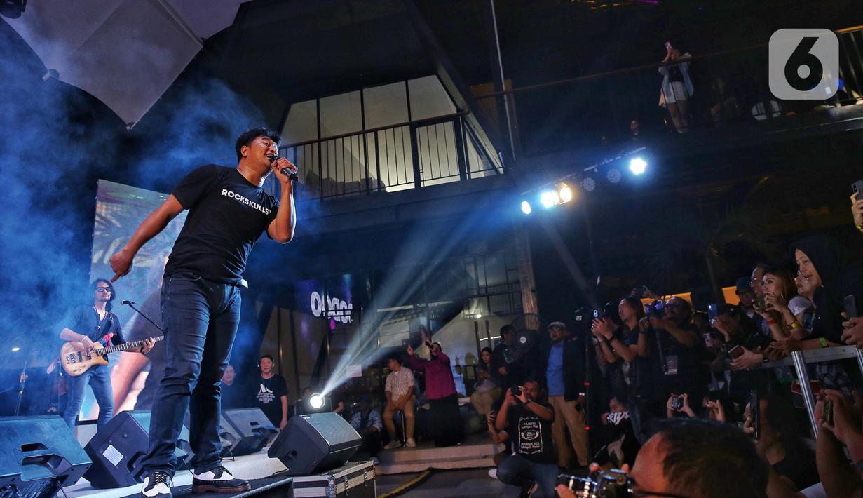 Penampilan enerjik Voodoo sukses menggebrak panggung festival musik All You Can Hear Gigs 2024. (Liputan6.com/Angga Yuniar)