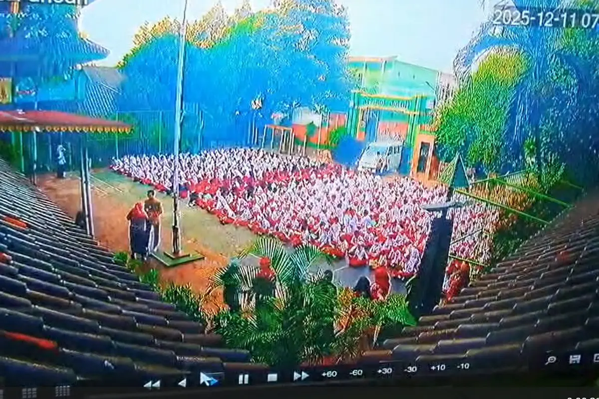Mobil Makan Bergizi Gratis (mobil MBG) tabrak kerumunan siswa SDN 01 Kalibaru, Jakarta Utara.