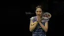 Tunggal putri Thailand, Nitchaon Jindapol, kalah dari tunggal putri Jepang, Sayaka Sato, pada laga semifinal Indonesia Open 2017 di JCC, Sabtu, (17/6/2017). Jindapol kalah 13-21 21-18 21-14. (Bola.com/M Iqbal Ichsan)