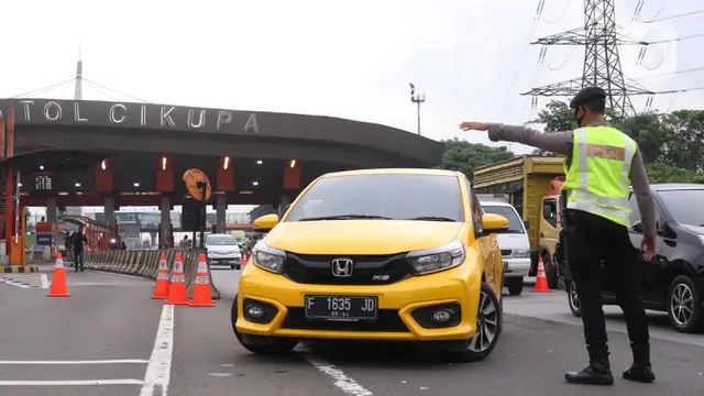 Kendaraan Diputar Balik di Gerbang Tol Cikupa