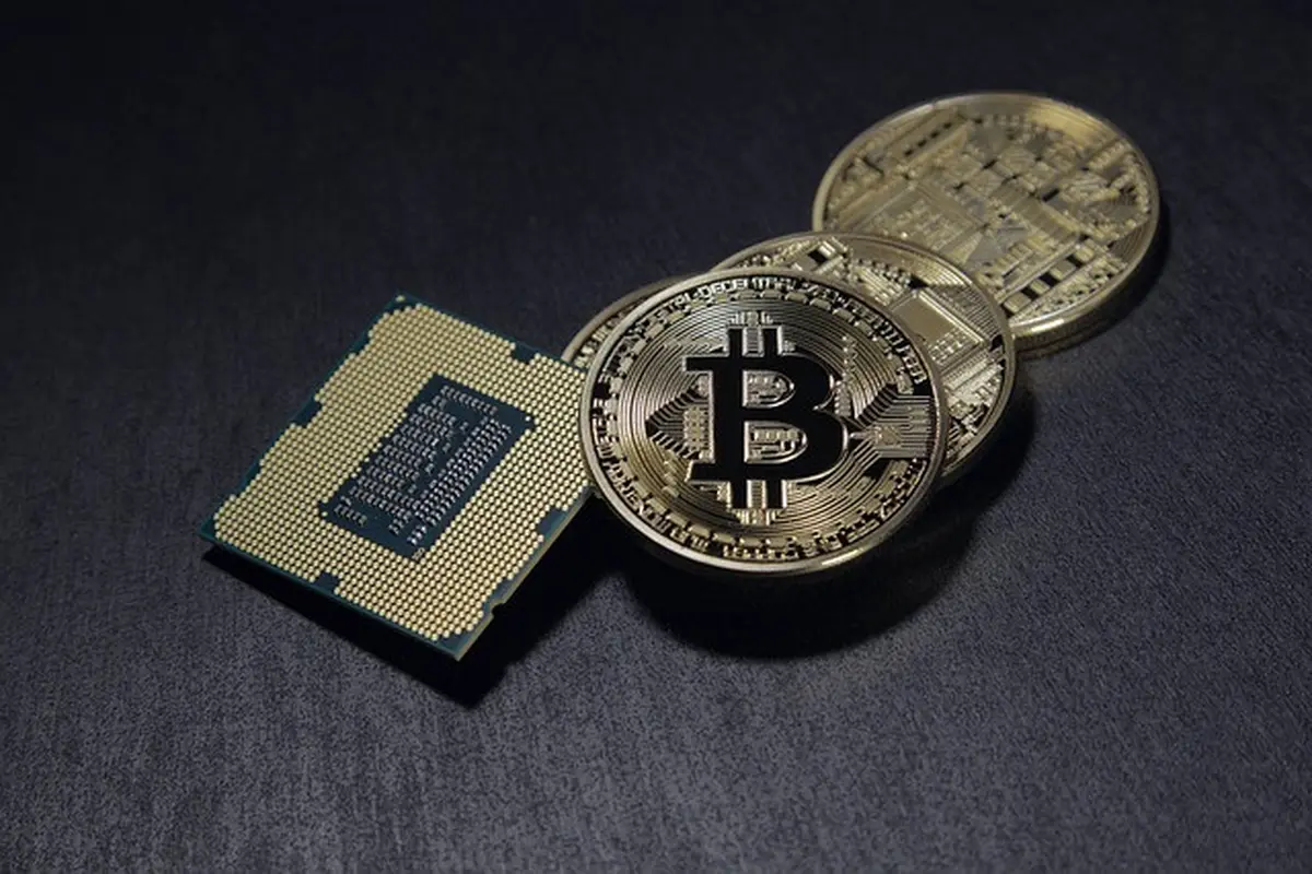 Bitcoin - Image by Benjamin Nelan from Pixabay