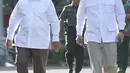 Ketua Umum Partai Gerindra Prabowo Subianto (kiri) didampingi Wakil Ketua Umum Partai Gerindra, Edhy Prabowo berjalan memasuki kompleks Istana Kepresidenan, Jakarta, Senin (21/10/2019).  Kedatangan Prabowo ke Istana memenuhi undangan dari Presiden Jokowi. (Liputan6.com/Angga Yuniar)