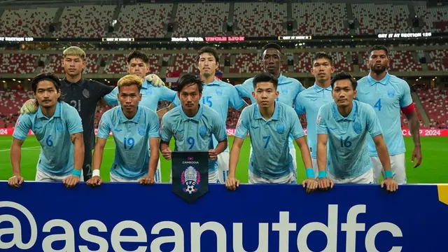 Starting XI Timnas Kamboja saat melawan Singapura di Piala AFF 2024. (c) dok.FFC
