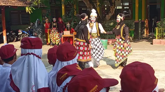 Mengintip Cara Unik SD di Kudus Sambut Siswa Baru