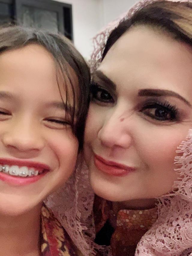 6 Potret Bunga Citra Lestari di Tujuh Harian Meninggalnya Ashraf Sinclair, Tampak Tegar