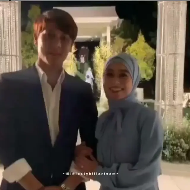 6 Potret Rizky Billar dan Lesty Kejora di Resepsi Pernikahan Ali dan Margin Wieheerm