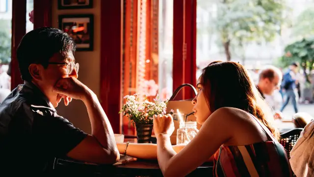 Body Language on First Date