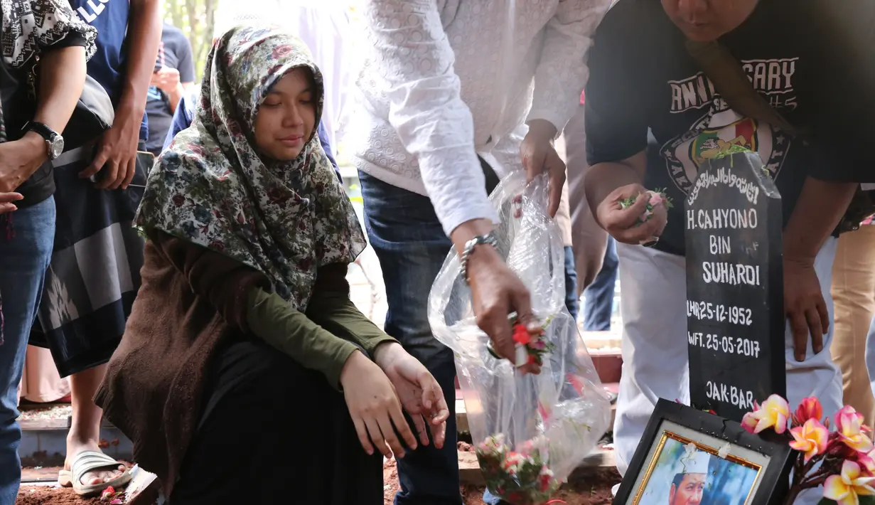 Menengok ke belakang perjalanan spiritual mendiang Cahyono. Sebelum akhirnya resmi menyandang Haji Cahyono, ia terlebih dulu memiliki nama Baptis Paulus Tjahyono. Sebuah proses panjang sebelum akhirnya memutuskan menjadi mualaf. (Adrian Putra/Bintang.com)