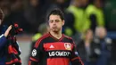 Pemain Bayer Leverkusen, Javier Hernandez menempati urutan ke 8 pencetak gol terbanyak liga Champions hingga leg kedua, Kamis (10/12/2015).  (AFP Photo/Patrik Stollarz)