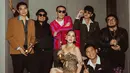 Ini adalah potret BCL bersama Diskoria Selekta dan Laleilmanino. Kesuksesan BCL meraih penghargaan AMI Awards 2023 tentunya tak lepas dari kerja sama tim untuk membuat karya terbaik. Wara wiri di industri musik selama 26 tahun, penghargaan yang didapatkan oleh Bunga tentunya menjadi suntikan semangat tersendiri untuknya agar tak berhenti untuk berkarya. (Liputan6.com/IG/@bclsinclair)
