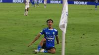 Winger Persib Bandung, Beckham Putra melakukan selebrasi setelah mencetak gol ke gawang Bali United pada lanjutan BRI Liga 1 2024/2025.