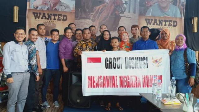 Keluarga Maryatun bersama belasan advokat menagih janji Polda Riau untuk menuntaskan kasus yang dialami tahun 2013.