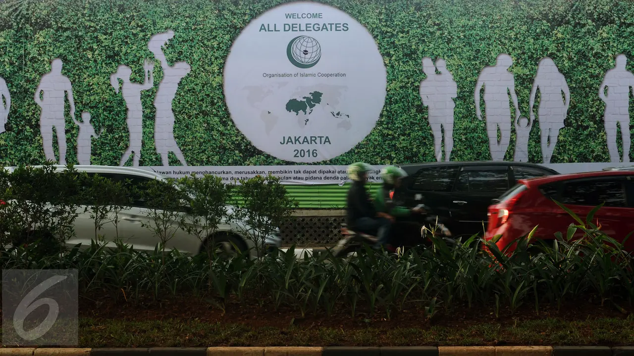 20160304-Spanduk dan Baliho Siap Sambut Delegasi KTT Luar Biasa OKI
