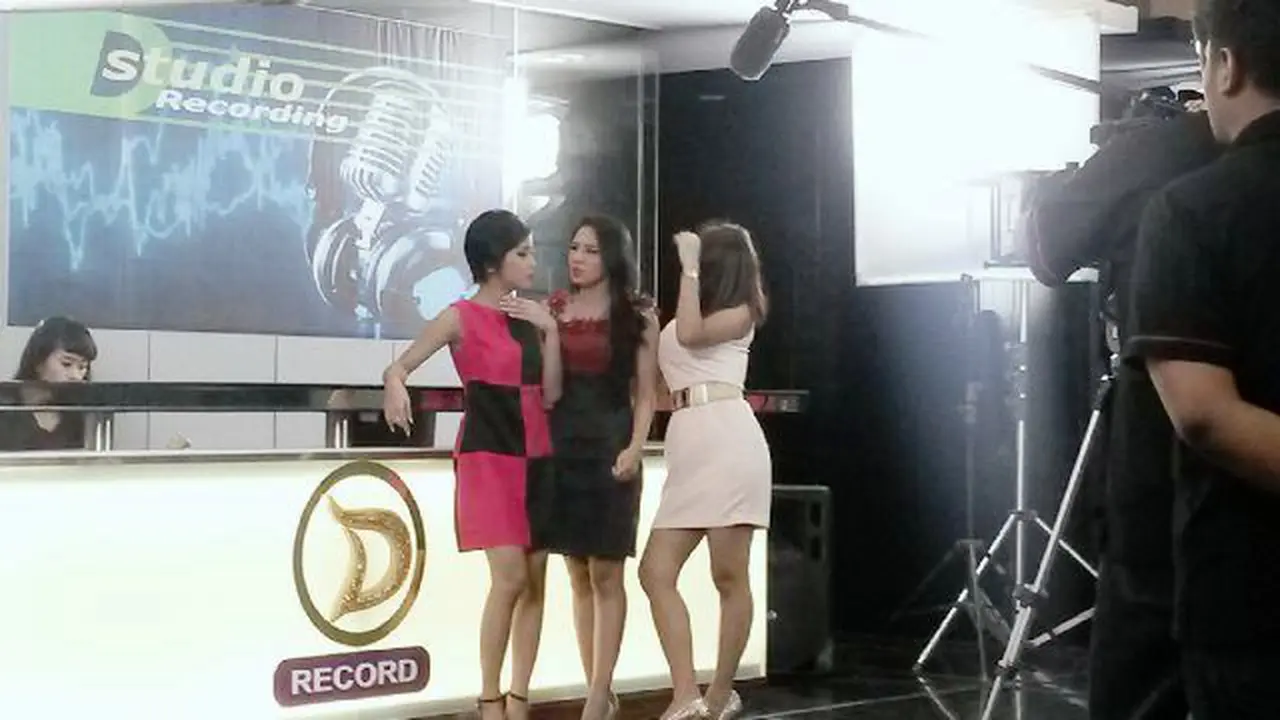 Syuting FTV, Lia, Rasya dan Risma D'Academy Rela Menunggu 12 Jam