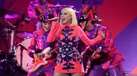 Penampilan Katy Perry dalam konser Jingle Ball 2019 KIIS-FM di The Forum, Inglewood, California, Amerika Serikat, Jumat (6/12/2019). (AP Photo/Chris Pizzello)