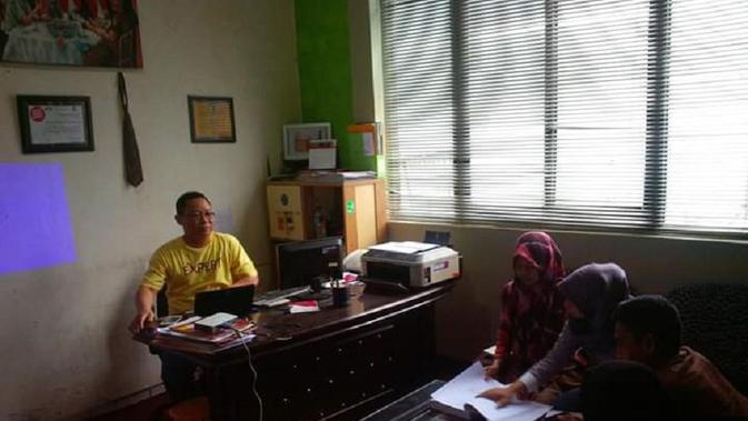 Direktur Anti Corruption Committee Sulawesi (ACC Sulawesi), Abdul Muthalib berharap kasus dugaan suap DAK Kota Pare-Pare senilai Rp 40 miliar diambil alih Polda Sulsel (Liputan6.com/ Eka Hakim)