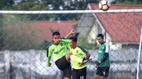 Bek kanan Persebaya, Abu Rizal Maulana. (Bola.com/Aditya Wany)