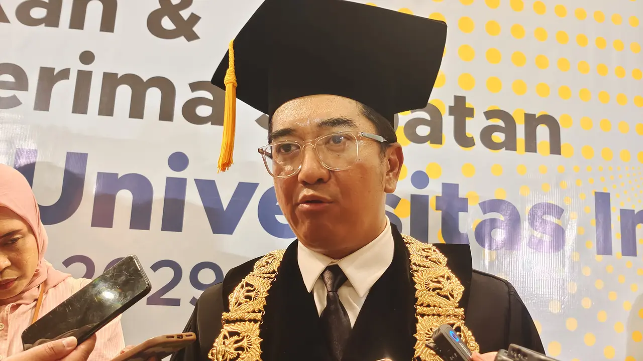 Rektor Universitas Indonesia (UI) periode 2024-2029, Prof. Dr. Ir. Heri Hermansyah, S.T., M.Eng., memberikan pernyataan usai dilakukan pelantikan di UI, Depok. (Liputan6.com/Dicky Agung Prihanto)