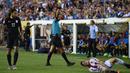 Pemain AS, Jermaine Jones, mendapat kartu kuning setelah melanggar pemain Paraguay, Juan Manuel Iturbe, dalam laga Grup A Copa America Centenario 2016 di Stadion Lincoln Financial Field, Philadelphia, AS, Minggu (12/6/2016) WIB. (AFP/Don Emmert)