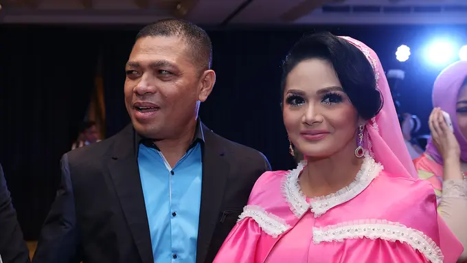 [Bintang] Krisdayanti dan Raul Lemos