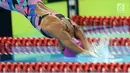 Atlet para renang, Syuci Indriani saat berlaga di final 200 meter gaya bebas putri S14 Asian Para Games 2018 di Stadion Akuatik Kompleks GBK, Jakarta, Minggu (7/10). Syuci meraih perunggu dengan waktu 2 menit 20,80 detik. (Liputan6.com/Helmi Fithriansyah)