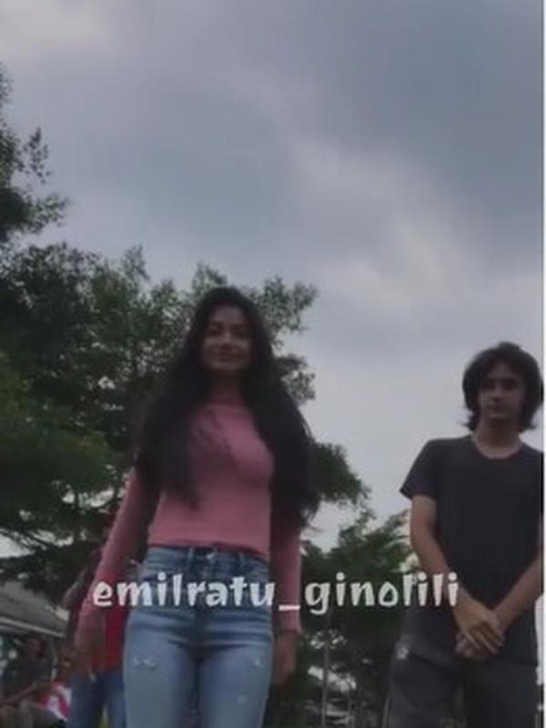 Ratu Sofya dan Emiliano Cortizo pemeran 'Dari jendela SMP' dikabarkan cinlok. (Sumber: Instagram/@emilratu_ginolili)
