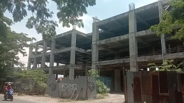 Kondisi pembangunan Rumah Sakit Batua Makassar yang lama terbengkalai (Liputan6.com/ Eka Hakim)