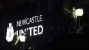 Akuisisi ini sekaligus mengakhiri kepemilikan Mike Ashley di Newcastle yang sudah berjalan 14 tahun. Pengusaha Inggris itu mendapat penolakan dari fans dalam beberapa musim terakhir karena dianggap gagal mengelola klub. (AP/Scott Heppell)