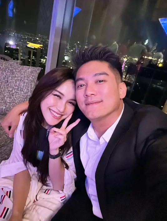 Meski begitu, Ayu Ting Ting juga menyebut jika Boy William merupakan sosok yang perhatian. Tak hanya itu saja, Ayu Ting Ting juga tak menampik jika ia memiliki panggilan sayang untuk Boy William karena cukup dekat. (Liputan6.com/IG/@boywilliam17)