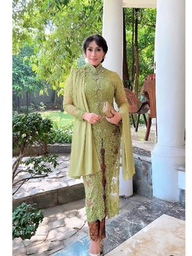 6 Potret Yayuk Suseno di Momen Lamaran Sang Putra, Awet Muda di Usia 65 Tahun