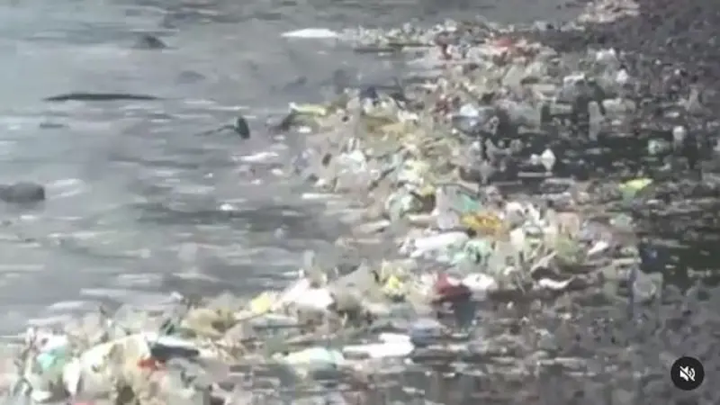 Sampah di Pantai Bilik Sijile