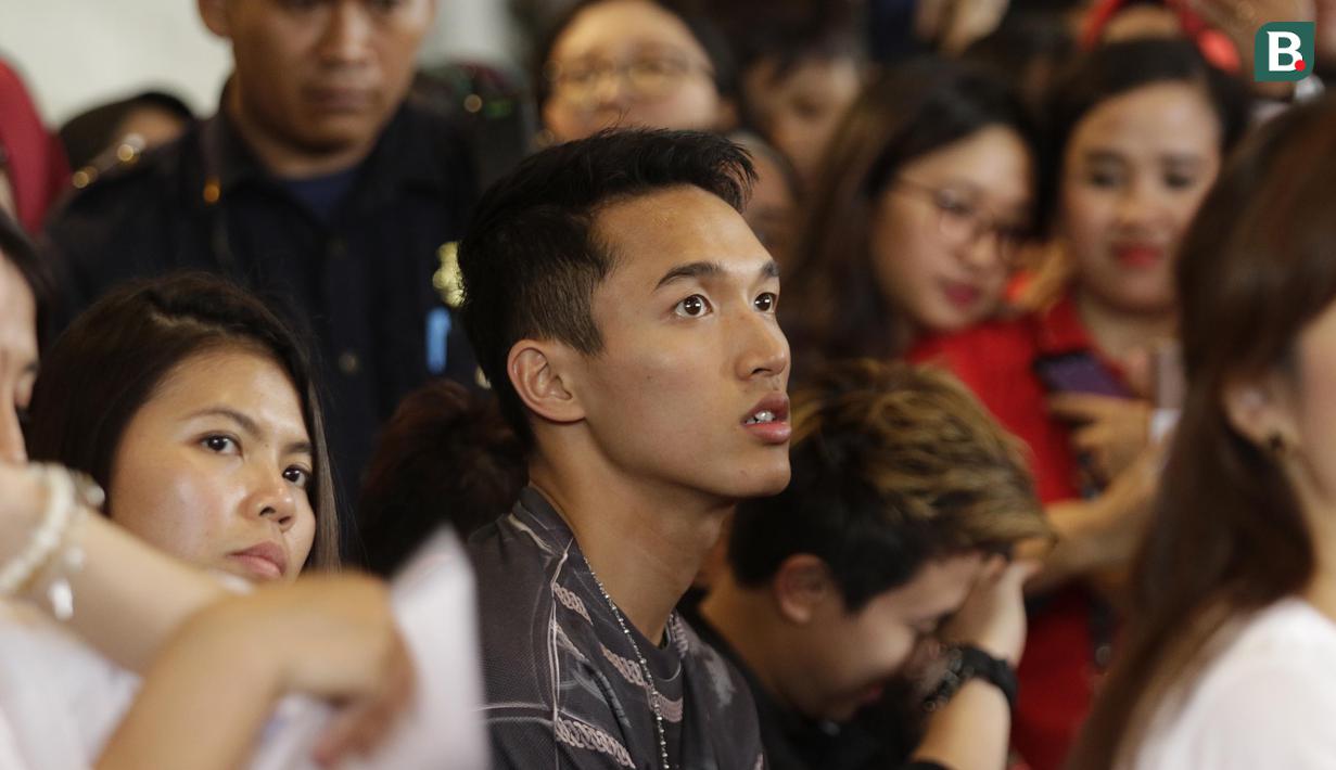 Peraih emas bulutangkis, Jonatan Christie saat pemberian apresiasi di Sarinah, Jakarta, Rabu (5/9/2018). Peraih medali dari cabor bulutangkis dan wushu mendapat penghargaan berupa logam mulia. (Bola.com/M Iqbal Ichsan)