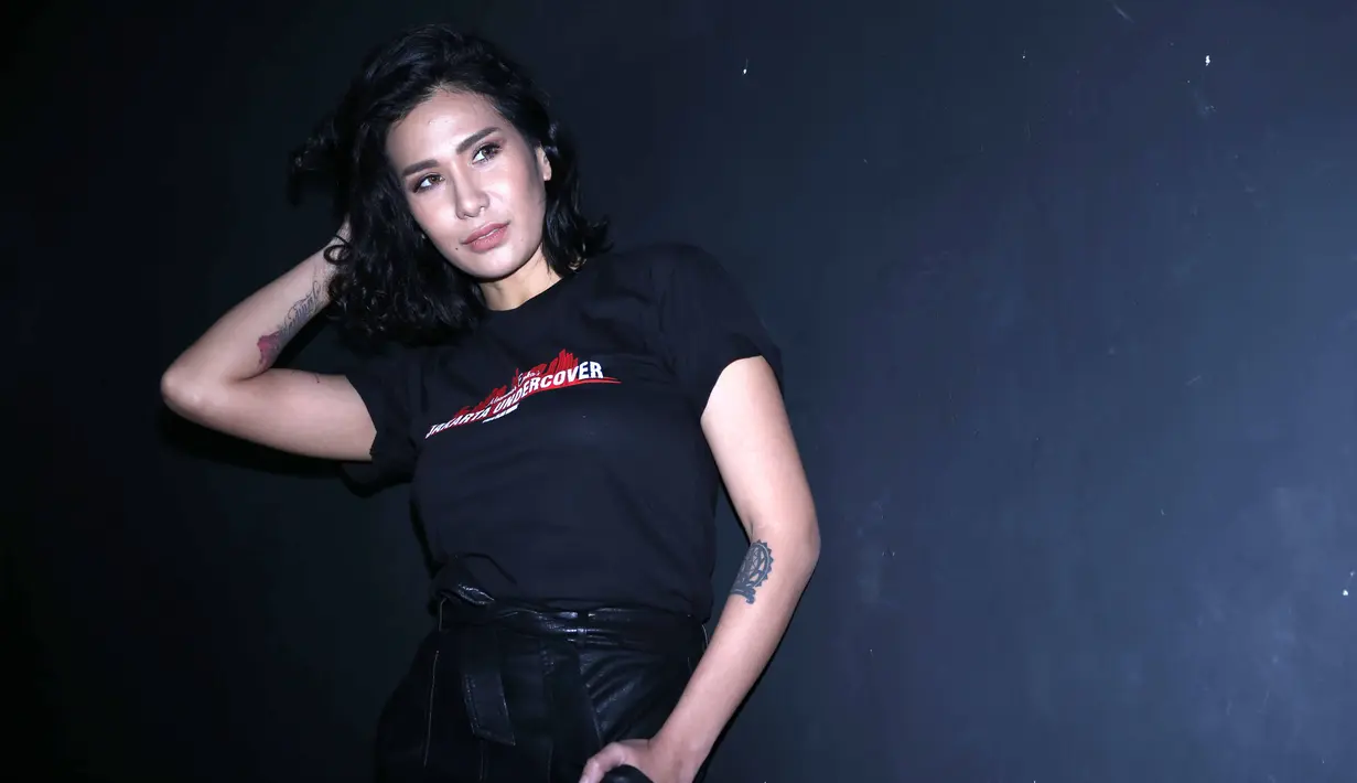 Sebagai akting perdana, Tiara tidak langsung begitu saja menerima tawaran dalam film Jakarta Undercover: Refleksi Cinta, Pesta, dan Realita. Berdiskusi dengan keluarga salah satunya sebelum mengambil tawaran itu. (Nurwahyunan/Bintang.com)