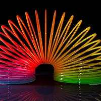 Slinky menghiasi kehidupan Generasi 90-an. Apakah kamu salah satunya? (Via: Priceonomics.com)