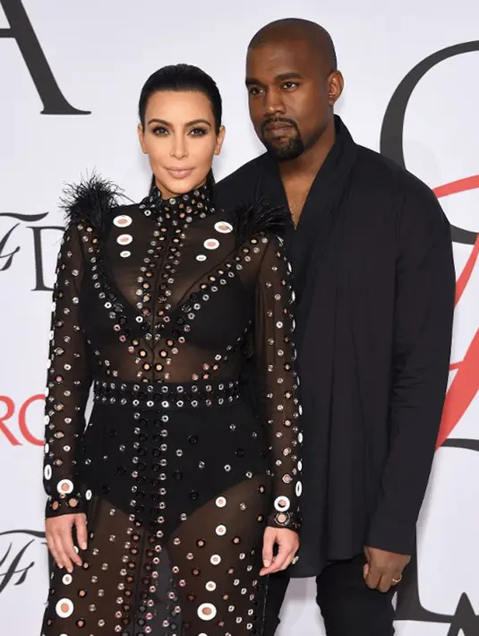 Sumber yang merupakan orang terdekat Kim juga mengatakan, kini Kim sudah menetapkan tak adanya hubungan seks di dalam rumah tangga. Namun Kanye tetap berusaha dan mengharapkan datangnya keajaiban. (AFP)