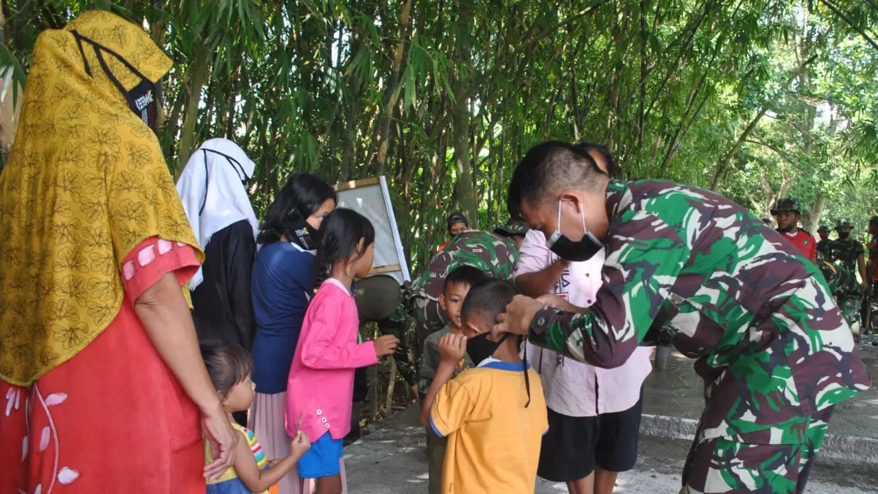 Melihat Karibnya Anggota TNI dan Warga di Desa Jambe, Tangerang