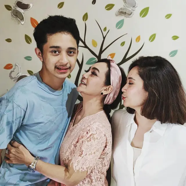 Beranjak Dewasa, Ini 6 Potret Terbaru Si Kembar Nakula Sadewa yang Curi Perhatian