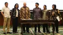 CEO PT Freeport Richard Adkerson dan Dirut Inalum Budi Gunadi Sadikin bersama Menkeu, Menteri ESDM, Menteri BUMN dan Menteri LHK usai penandatanganan pengambilalihan saham 51% PT Freeport Indonesia di Jakarta, Kamis (12/7). (Liputan6.com/Angga Yuniar)