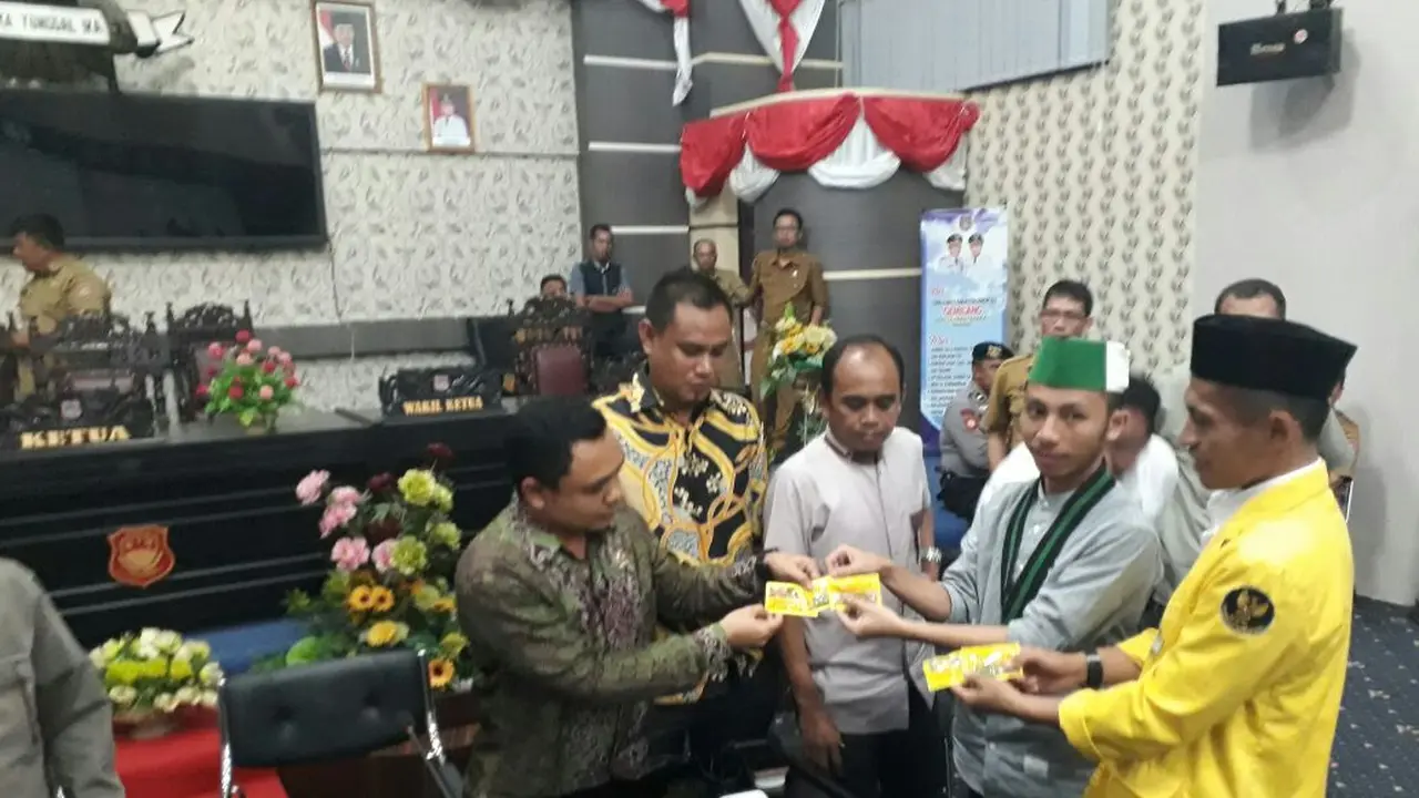 Jamu Tolak Angin dari Mahasiswa untuk Anggota Pansus DPRD
