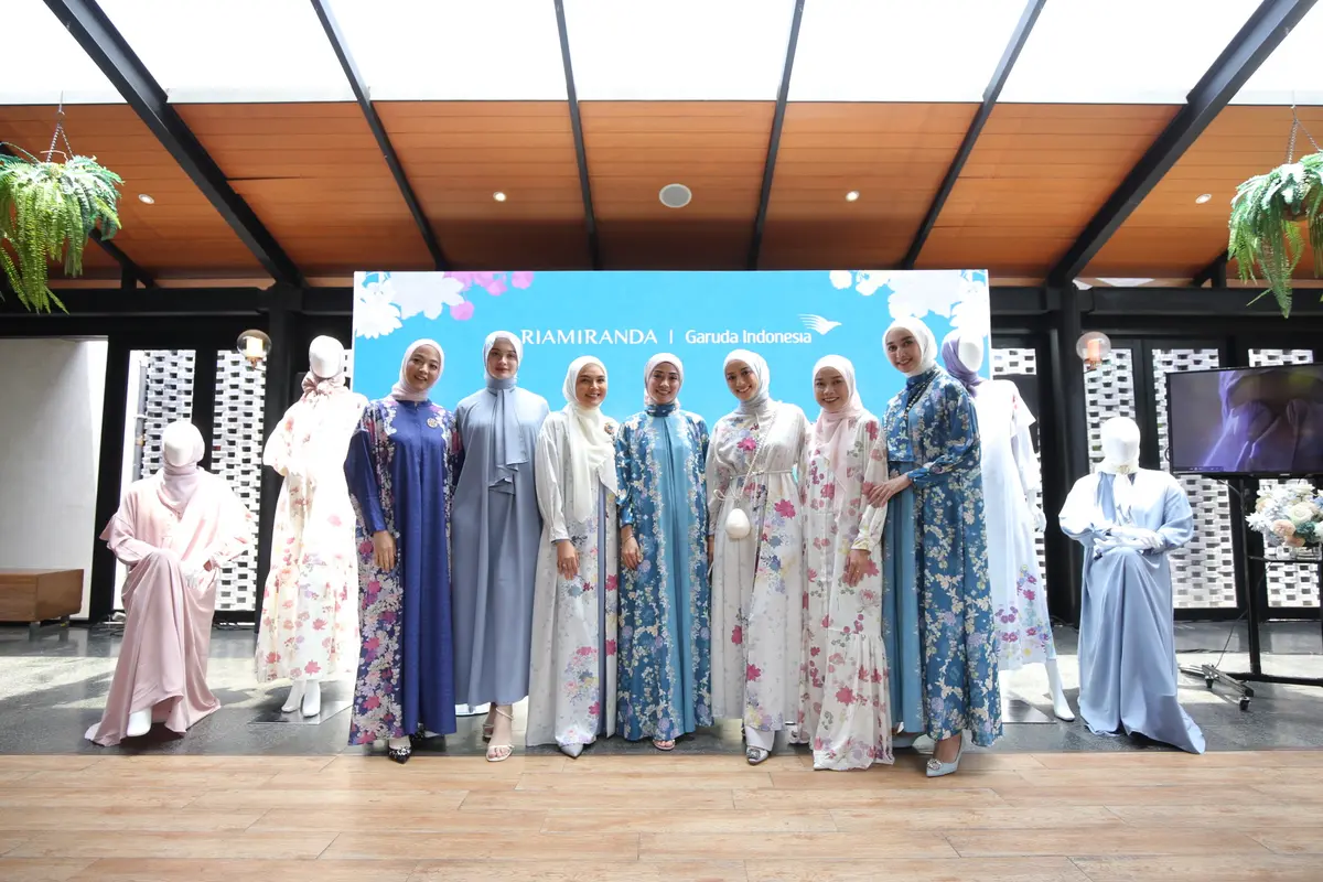 RiaMiranda Lengkapi Kenyamanan Ibadah Haji dan Umrah dengan Koleksi Kolaborasi Garuda Indonesia