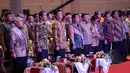 Jokowi (kedua kiri) didampingi Ketum APKASI, Isran Noor (kiri) dan Mendagri Tjahjo Kumolo saat menghadiri pembukaan APKASI International Trade and Investment Summit 2015 di Jakarta, Rabu (13/5). (Liputan6.com/Faizal Fanani) 