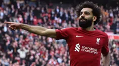 Pemain Liverpool, Mohamed Salah merayakan gol ketiga timnya pada laga pekan ke-32 Liga Inggris 2022/2023 melawan Nottingham Forest di Anfield, Liverpool, Sabtu (22/04/2023) WIB. The Reds berhasil menang dengan skor 3-2. (AFP/Paul Ellis)