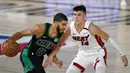 Pebasket Boston Celtics, Jayson Tatum, berusaha melewati pebasket Miami Heat, Tyler Herro, pada gim pertama final Wilayah Timur playoff NBA di SPN World of Sports Complex, Selasa (15/9/2020). Heat menang dengan skor 117-114. (AP/Mark J. Terrill)