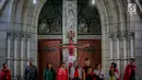 Umat Katolik memerankan drama penyaliban Yesus (tablo) saat ibadah Jumat Agung di Gereja Katedral, Jakarta, Jumat (17/4). Kegiatan tesebut merupakan rangkaian dari pekan suci perayaan Paskah 2019 Paroki Katedral Jakarta yang mengambil tema 'Kita Berhikmat, Bangsa Bermartabat'. (Liputan6.com/Faizal F