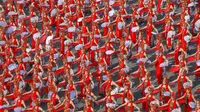 seribu penari gandrung sewu menari bersama dalam agenda festival Gandrung Sewu beberapa tahun lalu (Istimewa)